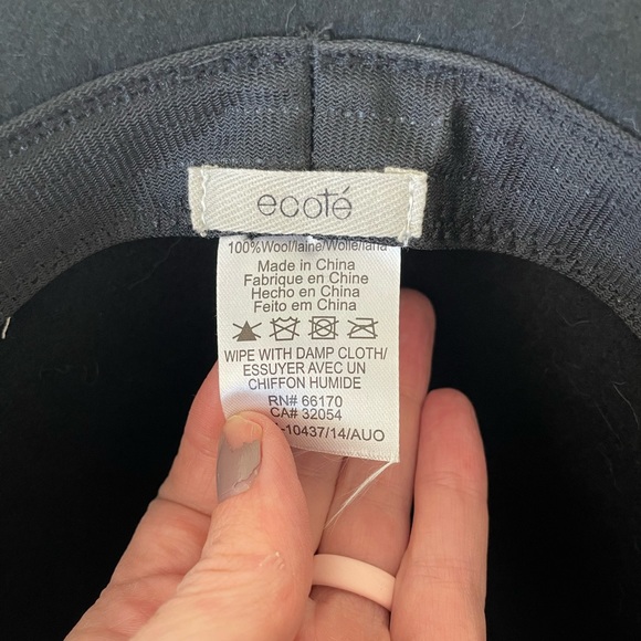 Urban Outfitters- Ecoté Black Suede Hat - Picture 3 of 4